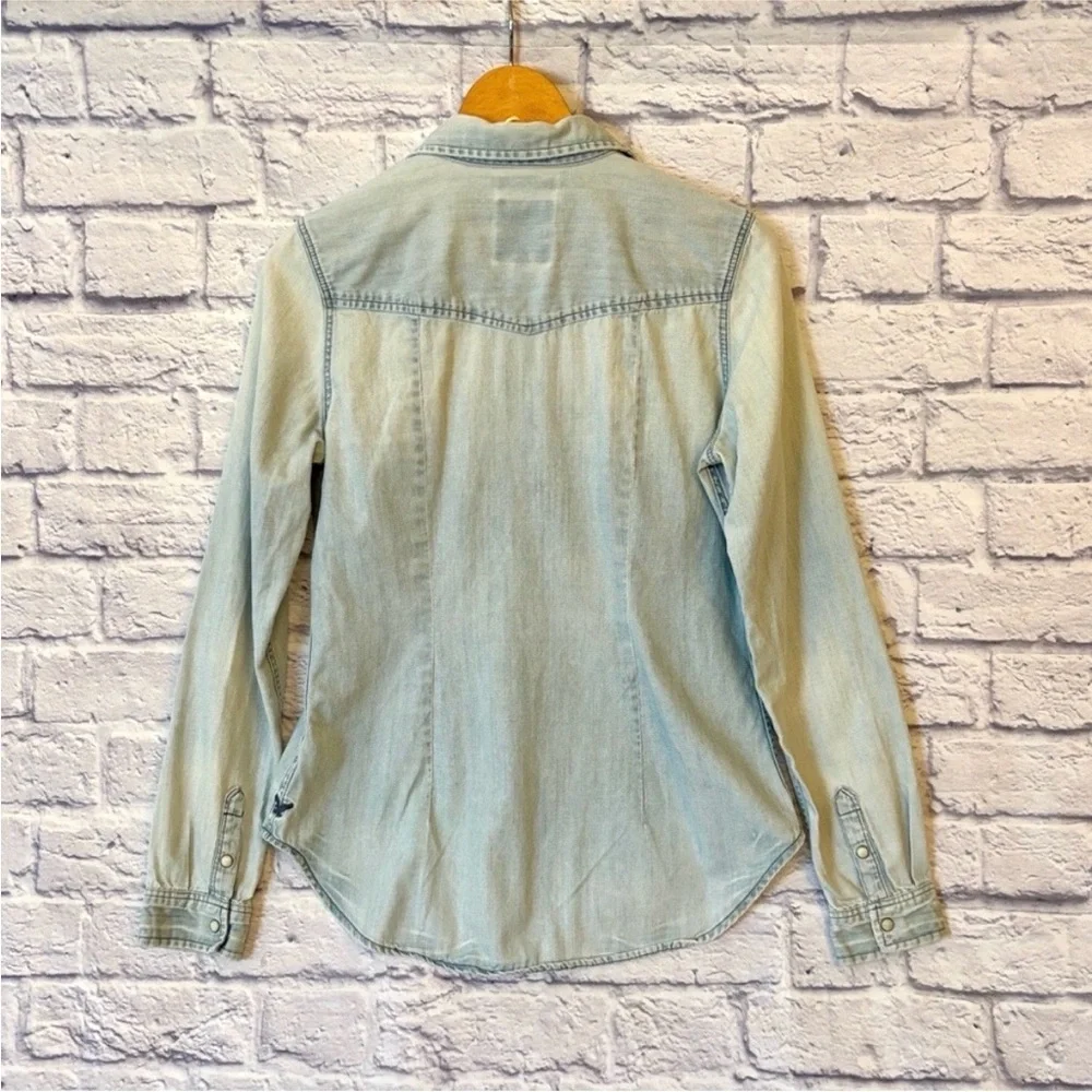 American Eagle Denim Button Down Shirt Long Sleeve Light Blue Slim Fit Small